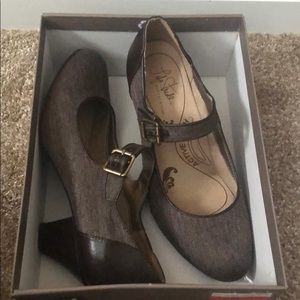NEW, Mary Jane Brown Pumps, Sz 11